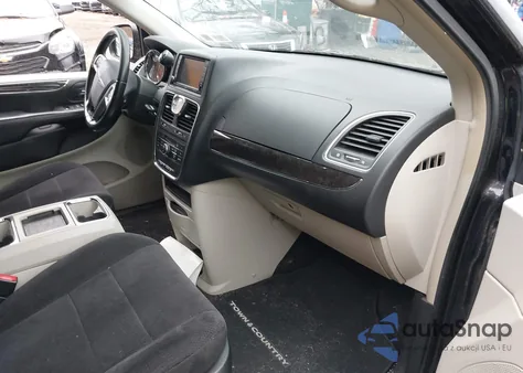 2011 Chrysler Town & Country Touring z USA, uszkodzony, nr VIN 2A4RR5DG7BR630795